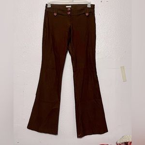 LOW-RISE BROWN FLARE PANTS